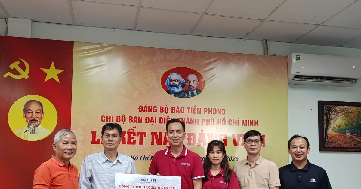 Công ty TNHH Logistics MLC ITL trao 70 triệu đồng “Chung tay vì đồng bào miền Trung, Tây Nguyên”