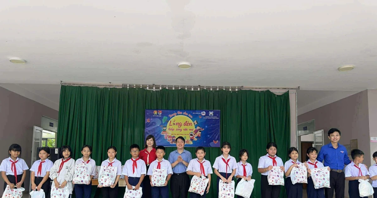 Mang niềm vui Trung Thu đến trẻ em khó khăn vùng xa