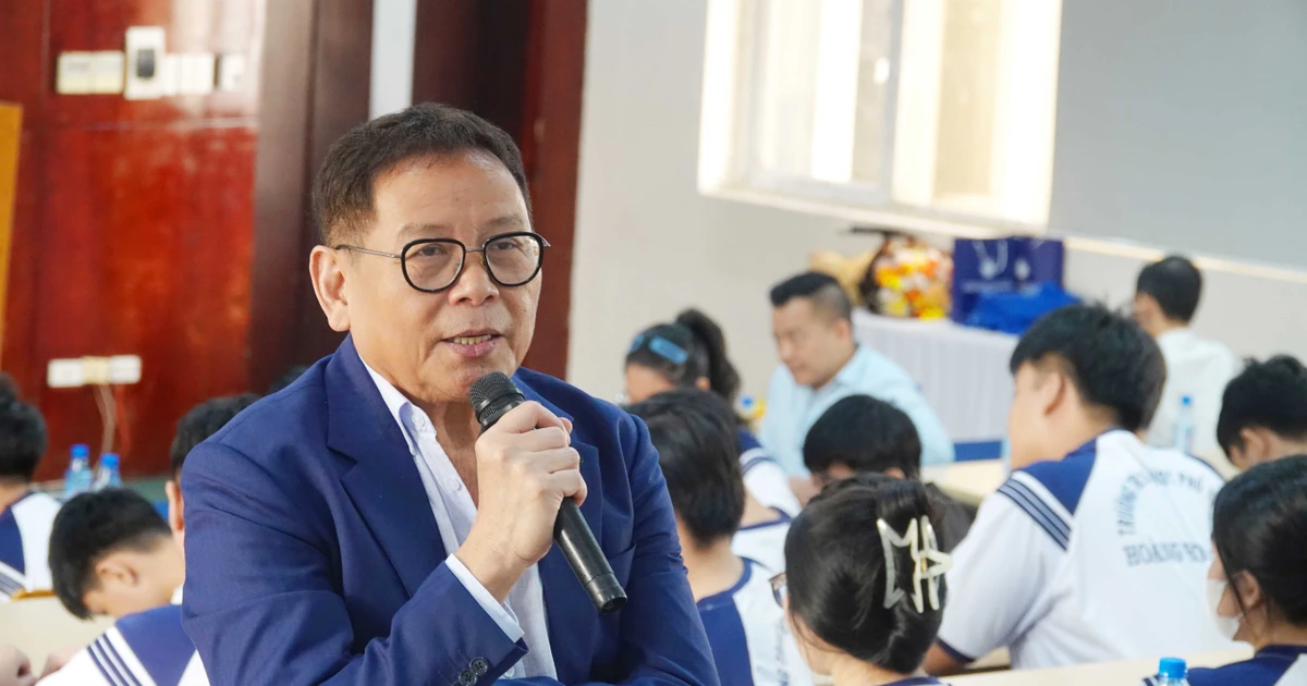 GS Dương Nguyên Vũ: ‘Hãy dùng tư duy phản biện để làm chủ AI, đừng trở thành nô lệ cho công nghệ’