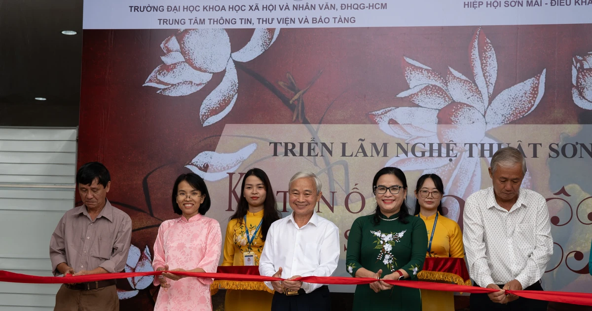 Bạn trẻ TP. HCM hào hứng với triển lãm ‘Nghệ thuật sơn mài – Kết nối di sản Việt’