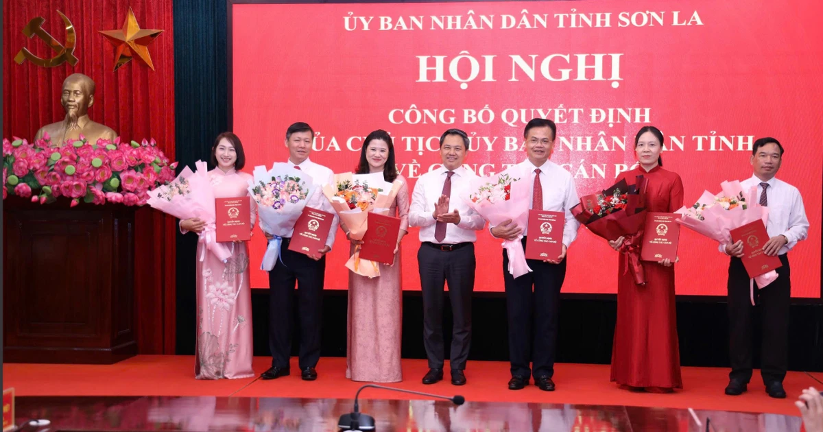 Công bố các quyết định của Chủ tịch UBND tỉnh Sơn La về công tác cán bộ