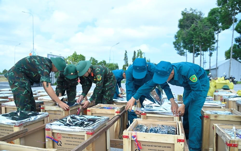 Trận địa pháo hoa ở An Giang, Cà Mau