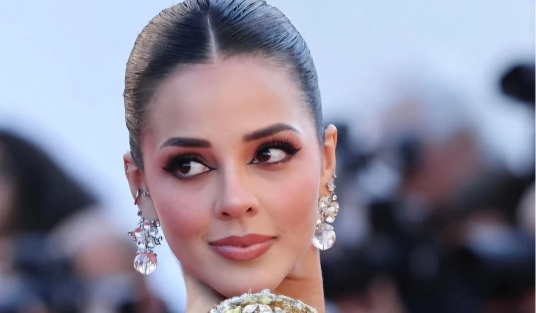 Hoa hậu Hòa bình mặc xuyên thấu trên thảm đỏ Cannes