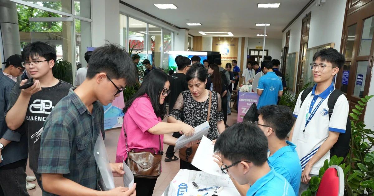 Cậu học sinh đạt 30/30 điểm trúng tuyển ngành Trí tuệ Nhân tạo vào ĐHCN - ĐHQG Hà Nội: Hành trình đầy cảm hứng!