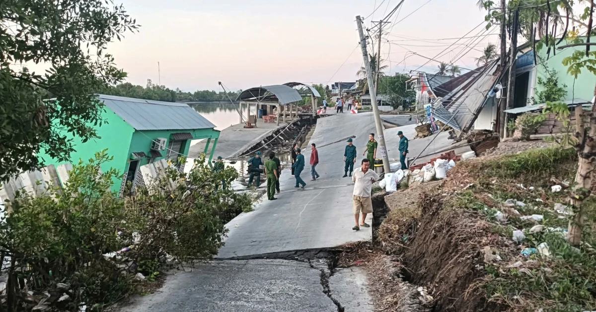 Sạt lở 70m đường, nhiều cơ sở kinh doanh bị ‘kéo’ xuống sông