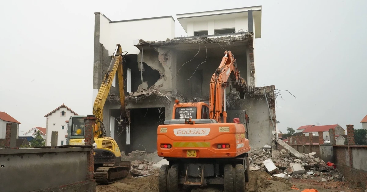 Thêm hàng loạt công trình vi phạm ở Hà Nội bị cưỡng chế