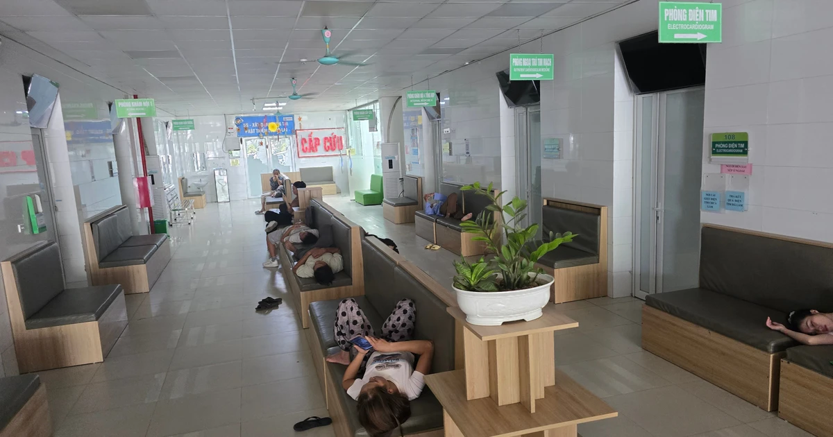Thái Nguyên: Người nhà bệnh nhân ‘vạ vật’ tránh nóng