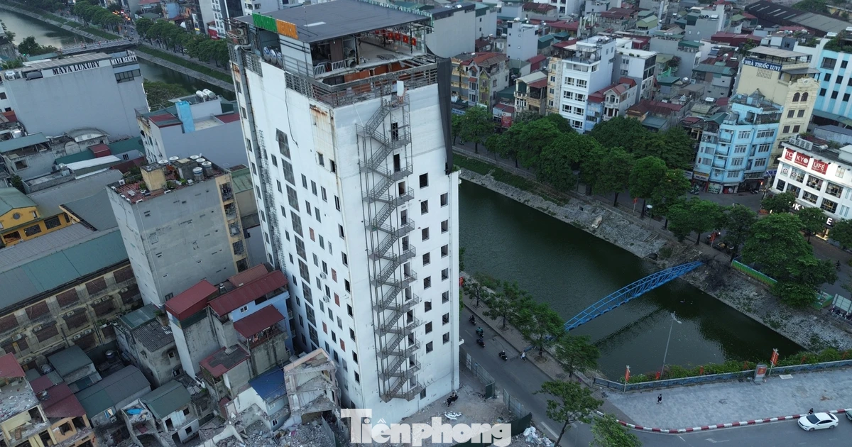 Hà Nội cắt dỡ một phần tòa nhà 13 tầng làm đường Vành đai 2,5