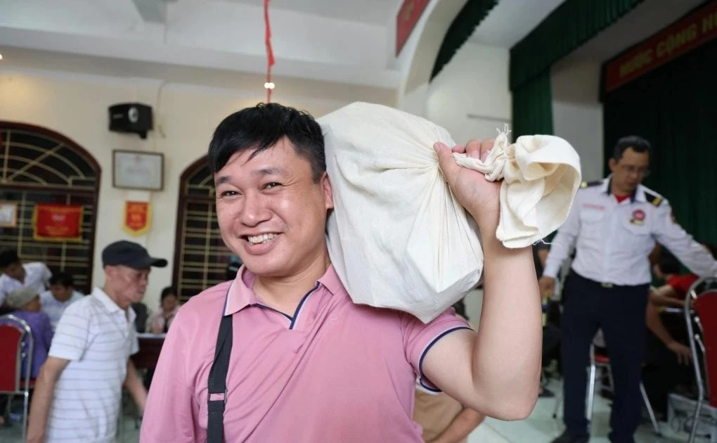 Nỗi lòng nhiều người dân sau cảnh nhận hàng bao tải tiền đền bù dự án