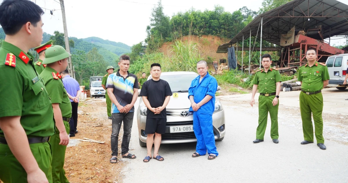 Sử dụng xe ô tô rượt đuổi, dùng súng bắn nhau như phim hành động