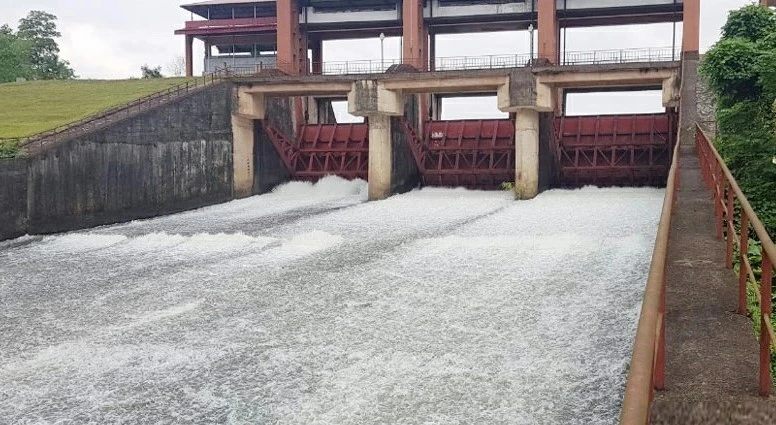 Thái Nguyên: Hồ Núi Cốc mở 3 cửa xả tràn