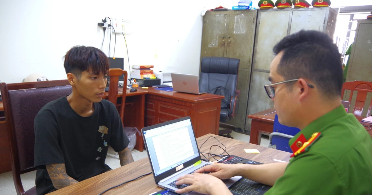 Vào cửa hàng cướp 40 điện thoại, ép bà bầu chuyển tiền qua tài khoản
