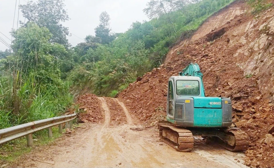 Thái Nguyên mưa lớn, nhiều tuyến đường bị sạt lở