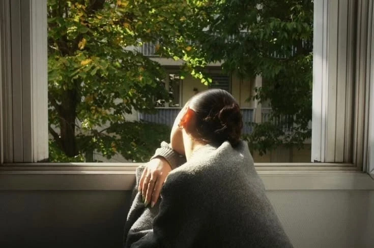 Lý do người trẻ ngày càng thích ở một mình: Chọn sống chậm để cân bằng cảm xúc