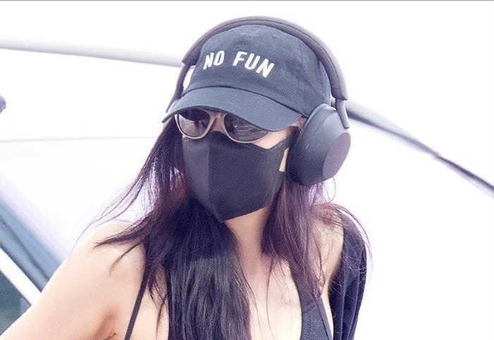 Thời trang sân bay gây tranh cãi của Jennie (BlackPink)