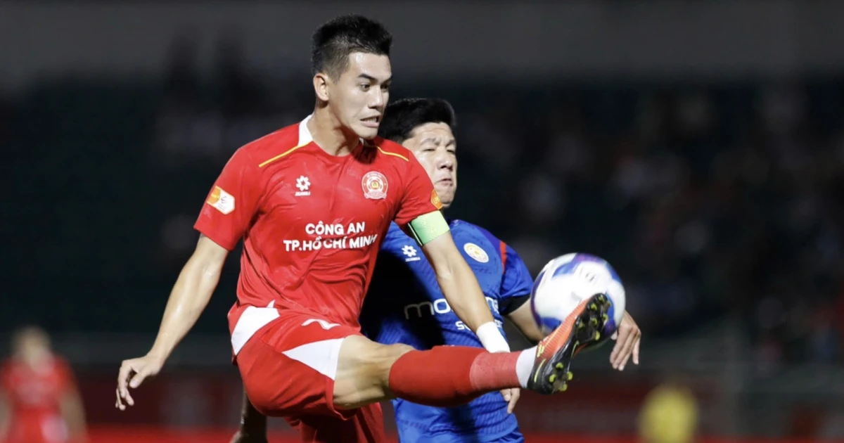 Nguyễn Tiến Linh và lời cảnh báo đanh thép của HLV Kim Sang-sik với lứa cầu thủ 'con cưng' thời ông Park