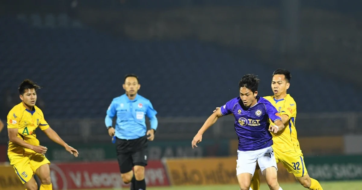 HIGHLIGHTS: Hùng Dũng nhận thẻ đỏ, CLB Hà Nội vẫn đả bại SLNA