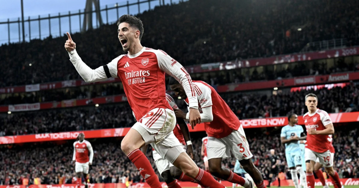Thắng nghẹt thở Burnley, Arsenal chạm tay chức vô địch Ngoại hạng Anh