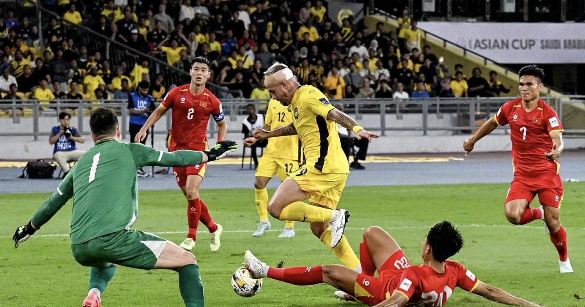 Mua vé xem đội tuyển Việt Nam đấu Malaysia ở đâu, giá bao nhiêu?