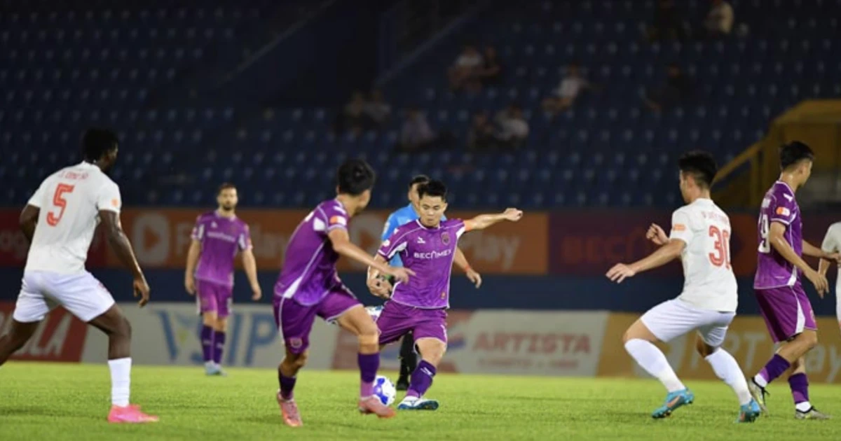 HIGHLIGHTS: Tuyệt phẩm của Ngô Tùng Quốc giúp Becamex TPHCM thắng đẹp Hà Tĩnh