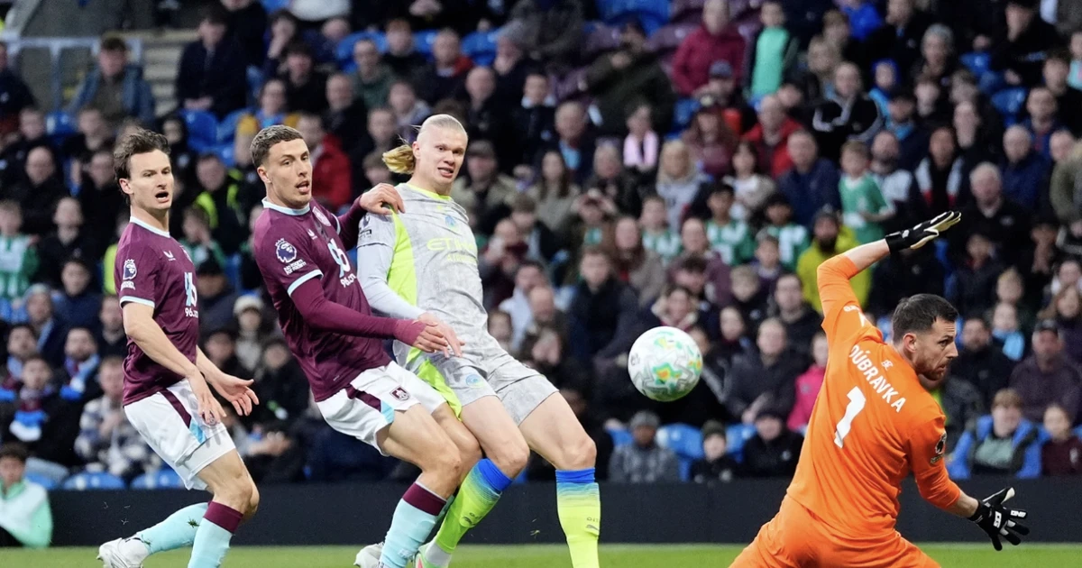 Haaland toả sáng, Man City chiếm ngôi đầu Ngoại hạng Anh của Arsenal