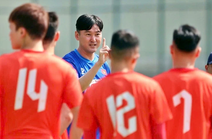 Vì sao HLV Kim Sang-sik bất ngờ chia tay trợ lý số 1 ở đội tuyển Việt Nam?