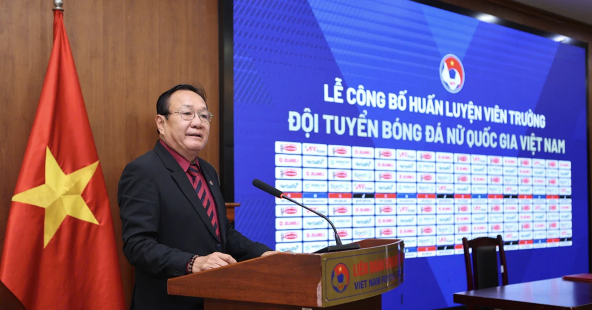 Ông Hoàng Văn Phúc gửi thông điệp tới các cầu thủ trong ngày nhậm chức HLV trưởng tuyển nữ Việt Nam