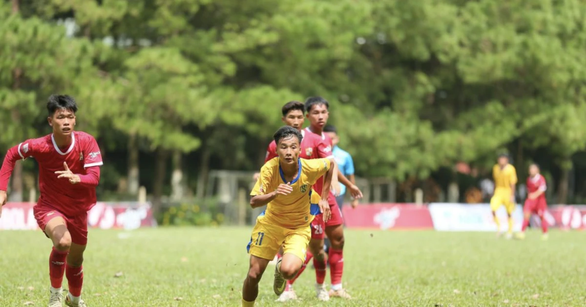 VCK U17 Quốc gia 2026: Hà Nội sớm giành vé tứ kết, cuộc đua bảng B thêm kịch tính
