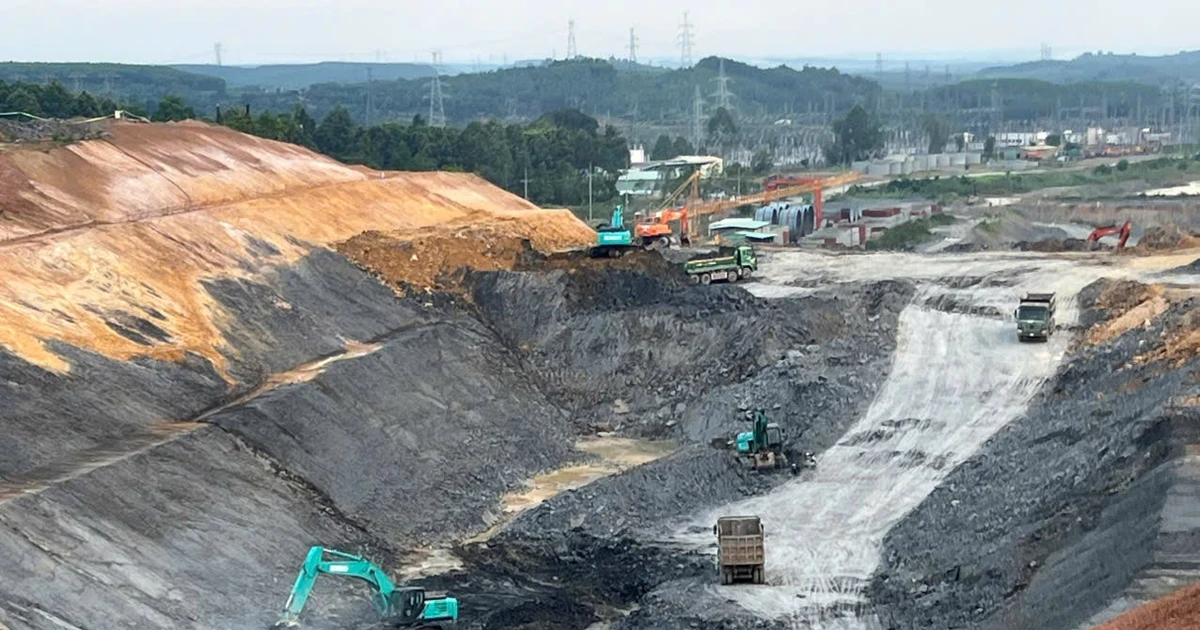 Nhộn nhịp công trường mở rộng hồ thủy điện lớn nhất miền Nam