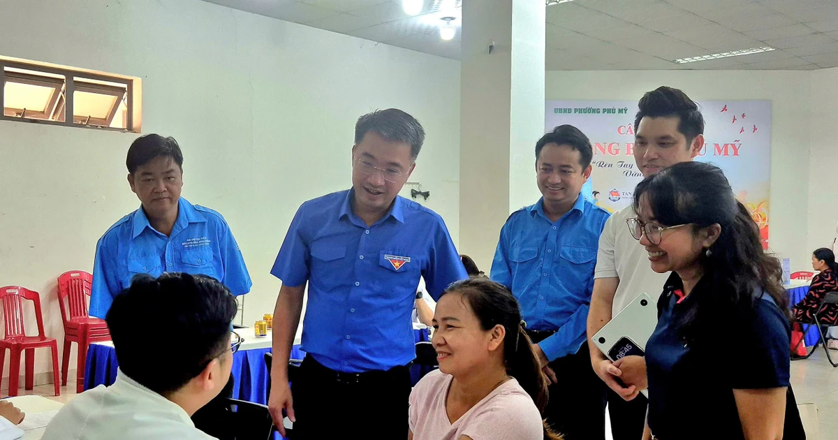 Khám miễn phí cho hàng nghìn người tại Ngày hội Thanh niên công nhân