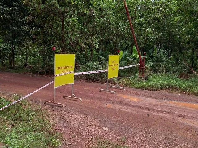 Mưa lũ làm tê liệt đường từ Bình Phước về trung tâm TP Đồng Nai