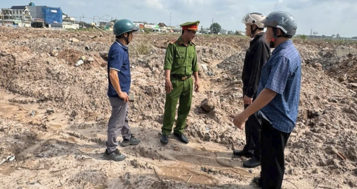 Đồng Nai bắt quả tang nhóm người đổ trái phép gần 12.000 m3 chất thải
