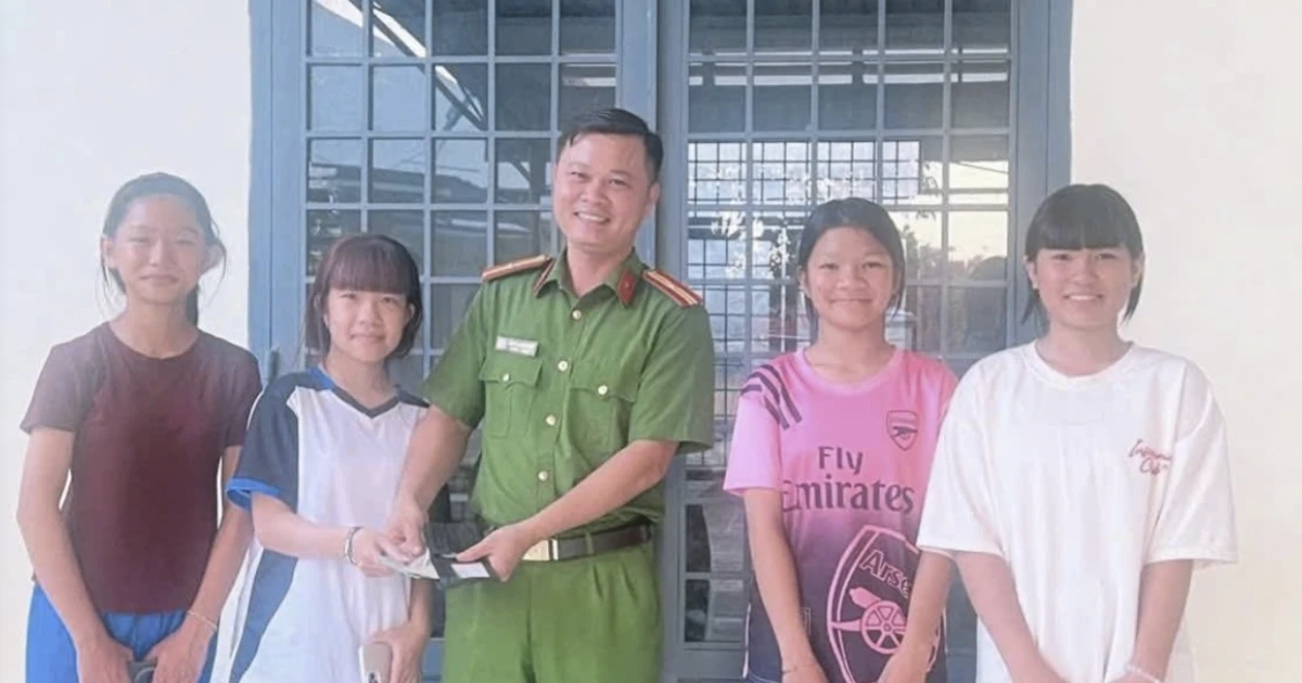 4 nữ sinh THCS ở Đồng Nai trả lại hơn 7 triệu đồng cho người đánh rơi