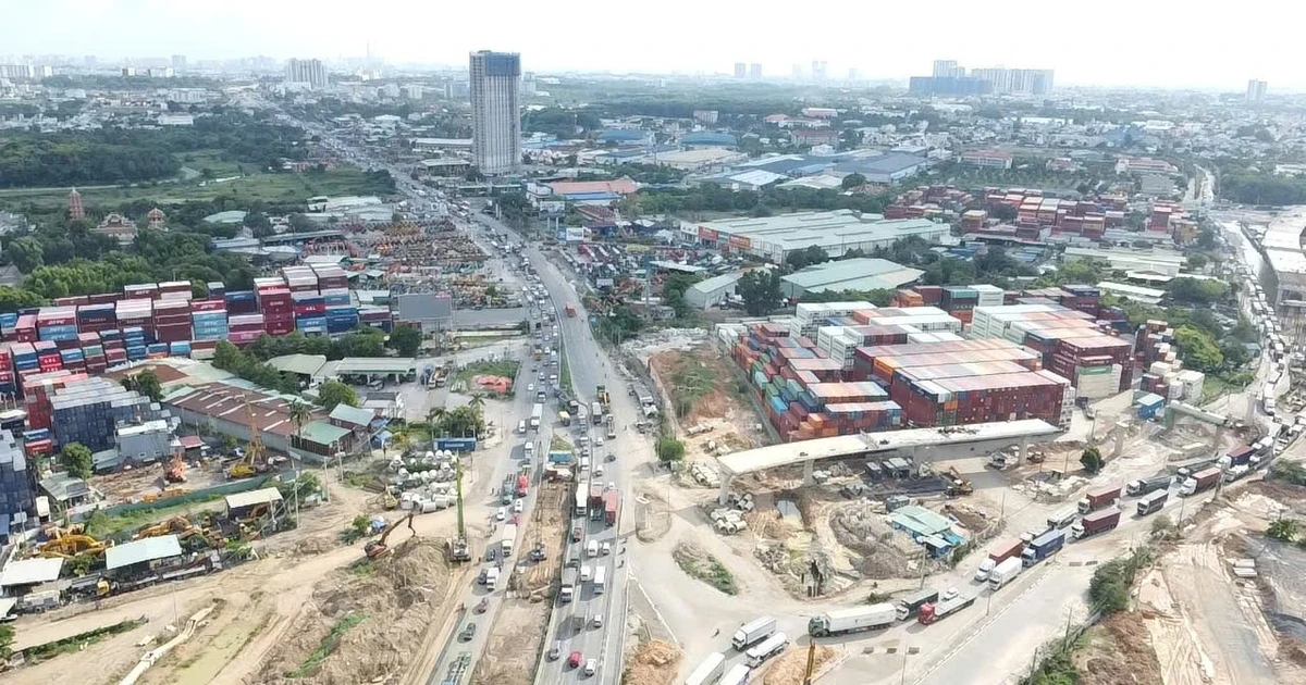 Ám ảnh 'trận đồ bát quái' giao thông ở cửa ngõ phía Đông TPHCM