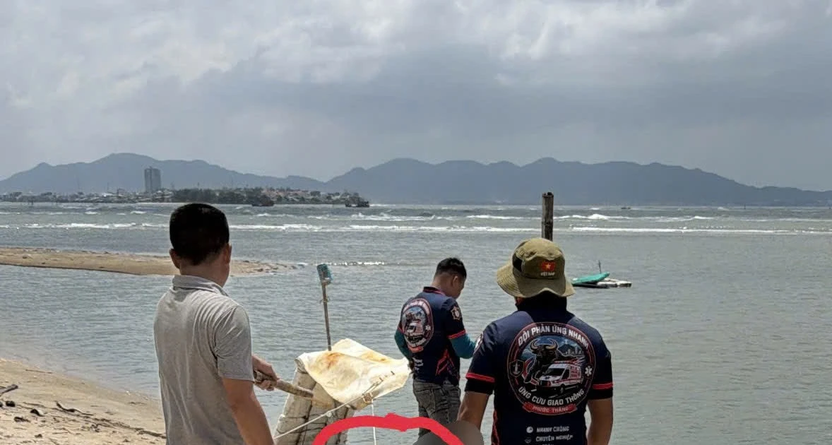 Xuyên đêm tìm kiếm nạn nhân đuối nước tại biển Vũng Tàu
