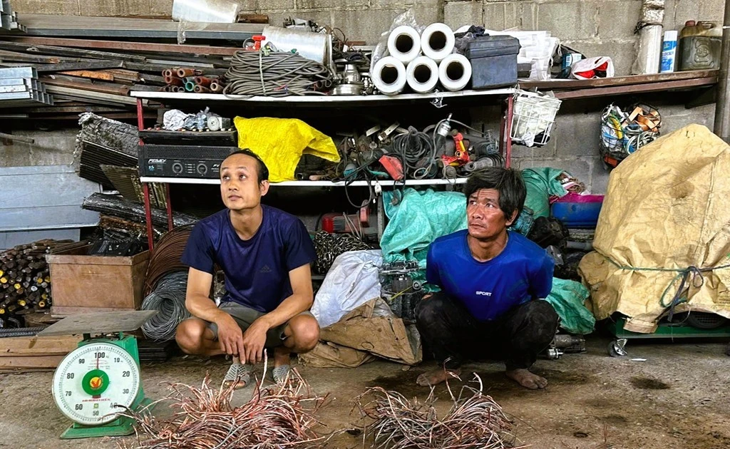 Bắt đối tượng trộm dây điện của hệ thống đèn chiếu sáng đường dẫn cao tốc Bến Lức - Long Thành