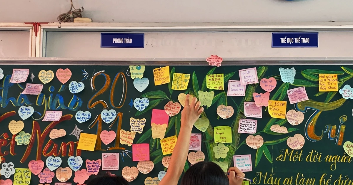 Teen hưởng ứng Ngày Nhà giáo Việt Nam với "bảng tri ân", diễn đàn kết nối