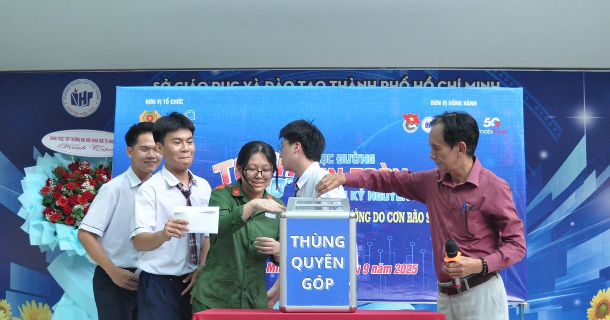 Nhiều trường THPT chung tay quyên góp ủng hộ đồng bào bị thiệt hại do bão số 10