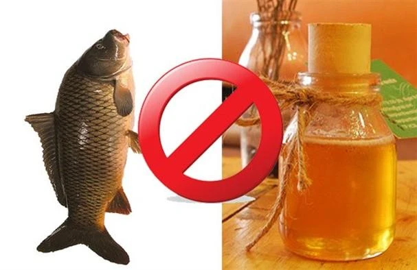 Quan niệm dân gian về thực phẩm kỵ nhau như mật ong và cá chép