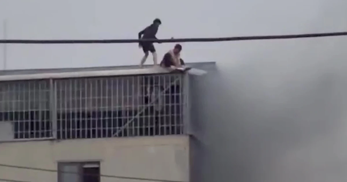 Chủ tịch Hà Nội tặng bằng khen cho 7 cá nhân dũng cảm cứu người trong vụ cháy tại Hoàng Mai