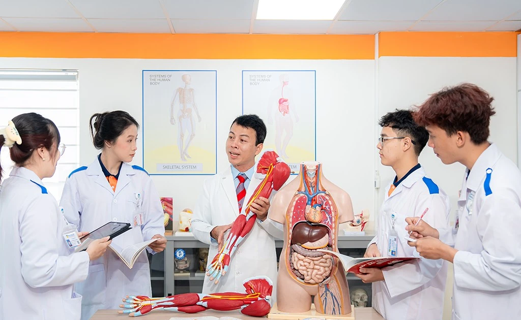 Một trường đại học lập Trường Y và Khoa học Sức khỏe