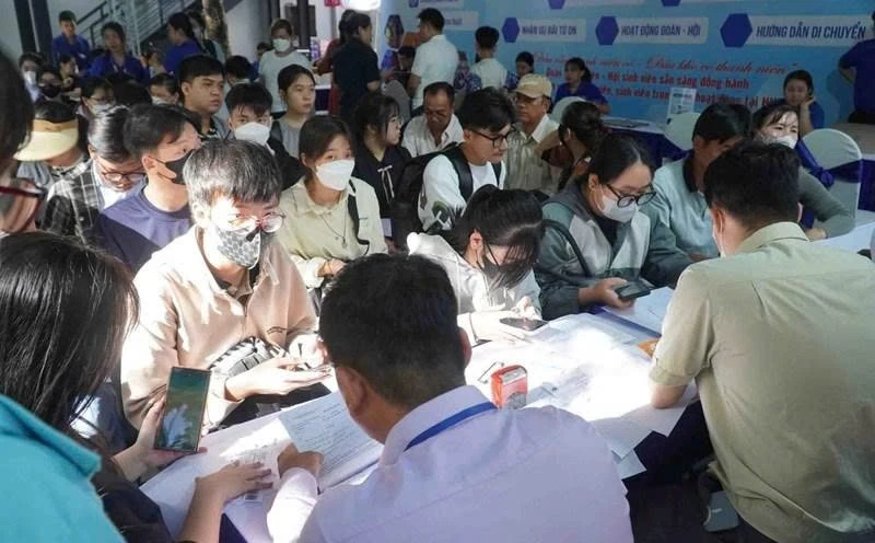 6h đã vào tiết: Sinh viên có đang “đuối” vì học quá sớm?