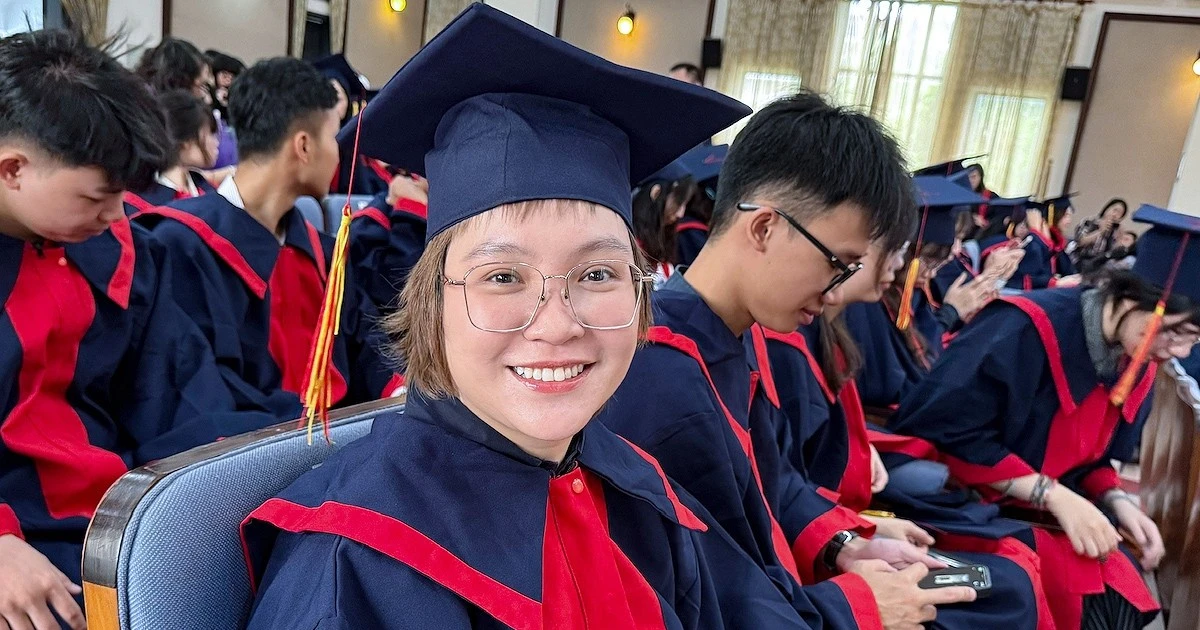 Nữ thủ khoa 38 tuổi của Đại học Mỹ thuật Việt Nam: “Đi chậm cũng được, miễn là đi đúng đường”