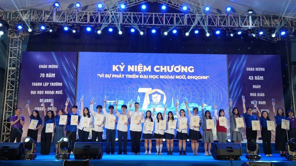 “Giai điệu Tự hào”: Đêm nhạc tôn vinh hành trình 70 năm rực rỡ của Trường Đại học Ngoại ngữ