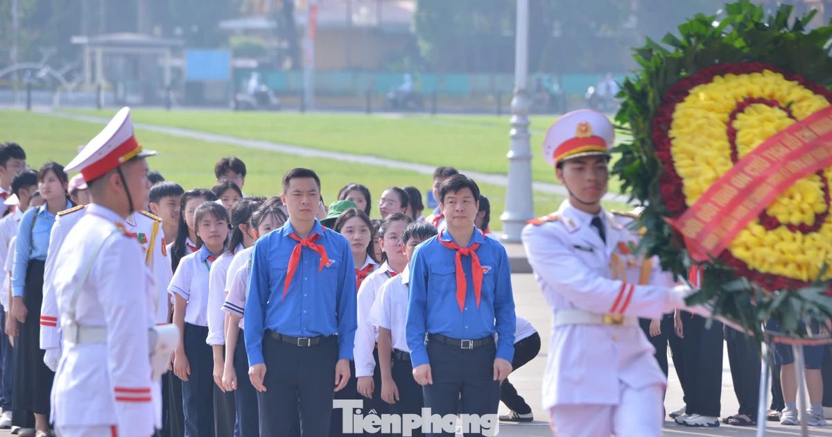 Thiếu nhi, Tổng phụ trách Đội tiêu biểu vào Lăng viếng Bác