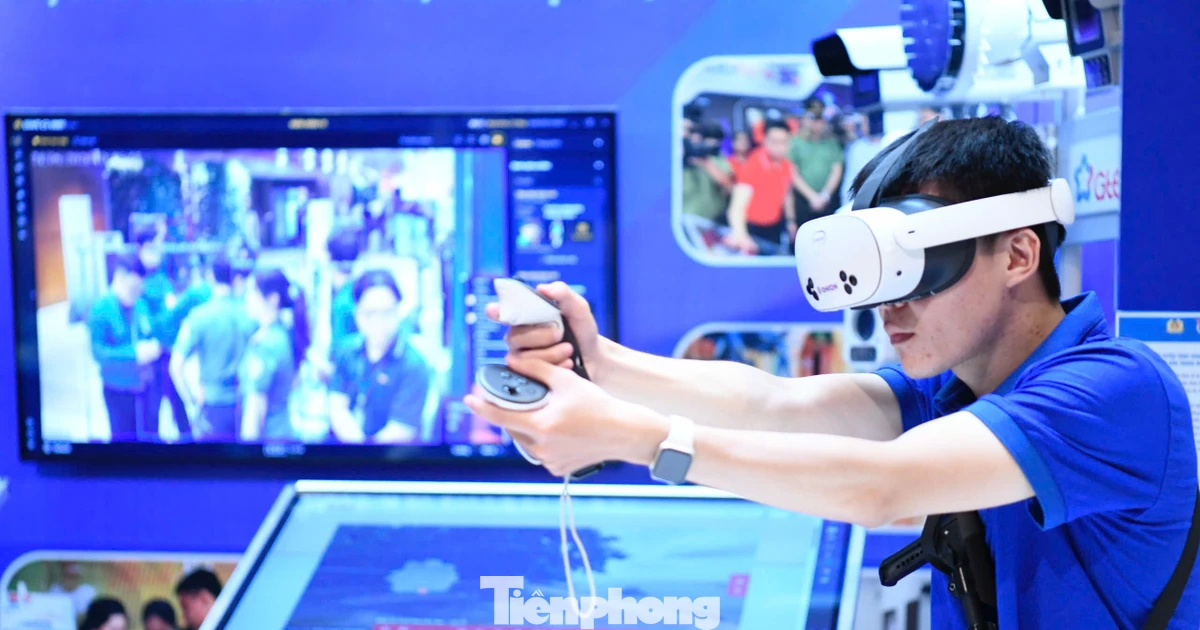 Trải nghiệm bắn súng, tháo lắp vũ khí và robot tuần tra thông minh tại Đại hội Đoàn XIII
