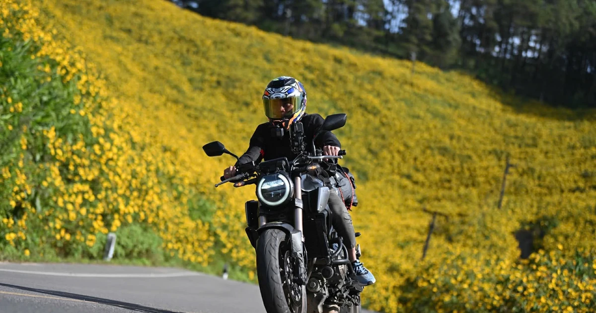 Người trẻ và kỳ nghỉ trên những cung đường