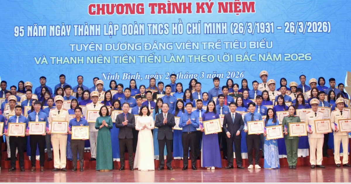 Tuyên dương 95 đảng viên trẻ tiêu biểu và thanh niên tiên tiến làm theo lời Bác tỉnh Ninh Bình