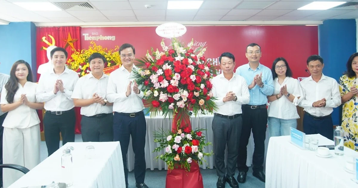 Bí thư thứ nhất T.Ư Đoàn chúc mừng Báo Tiền Phong nhân Ngày Báo chí Cách mạng Việt Nam