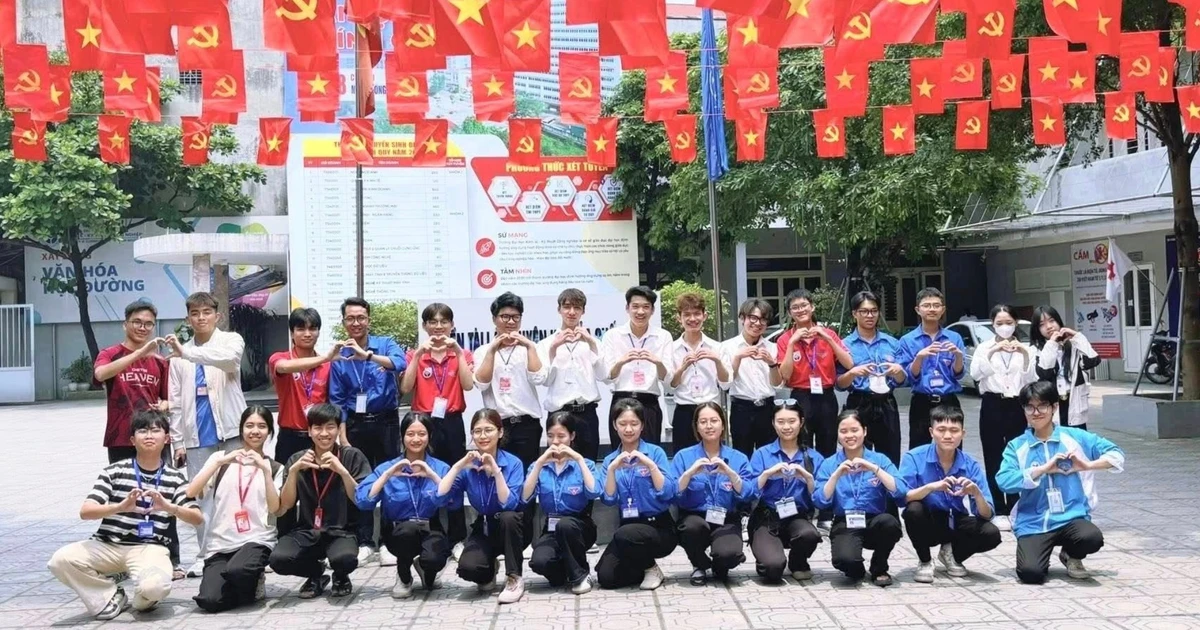 Sinh viên tri ân, giáo dục truyền thống mừng ngày 30/4